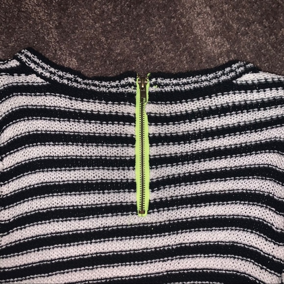 Black and white striped sweater - Picture 4 of 4